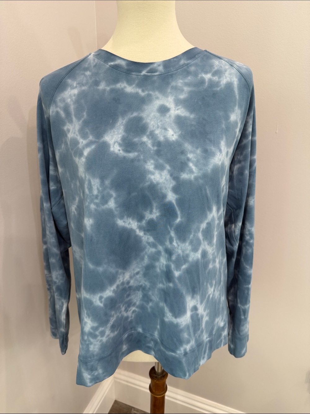 Peter Millar Blue Tie-Dye Tampa bay Lightning Long Sleeve Crewneck